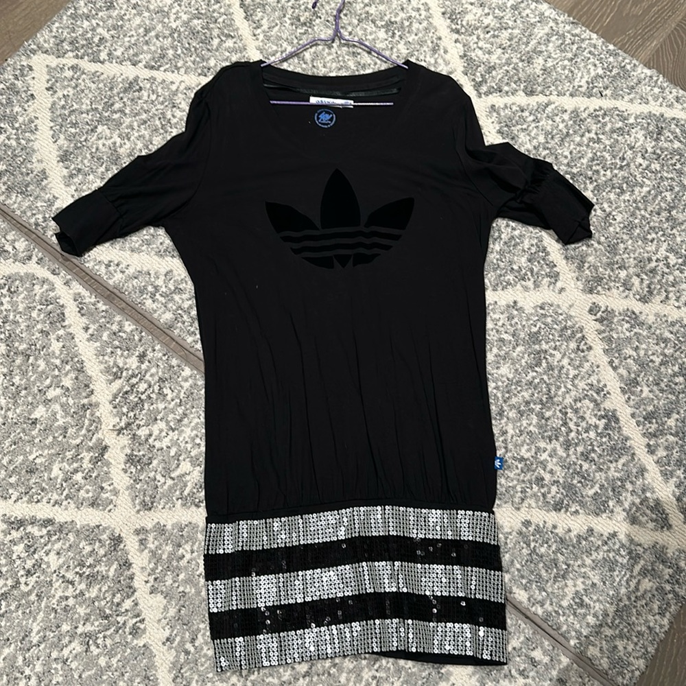 Brand new. Unwanted gift. Adidas dress. Details-velvet logo, sequins.
